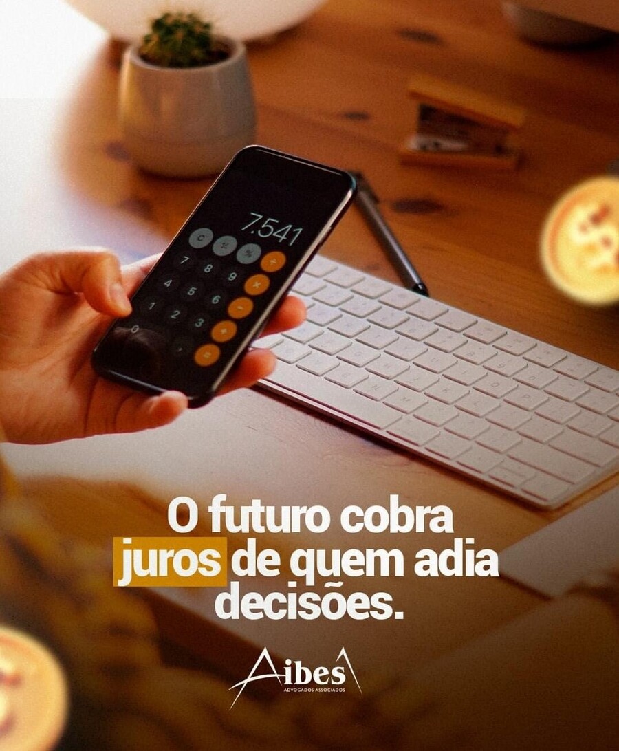 O futuro cobra juros de quem adia decisões